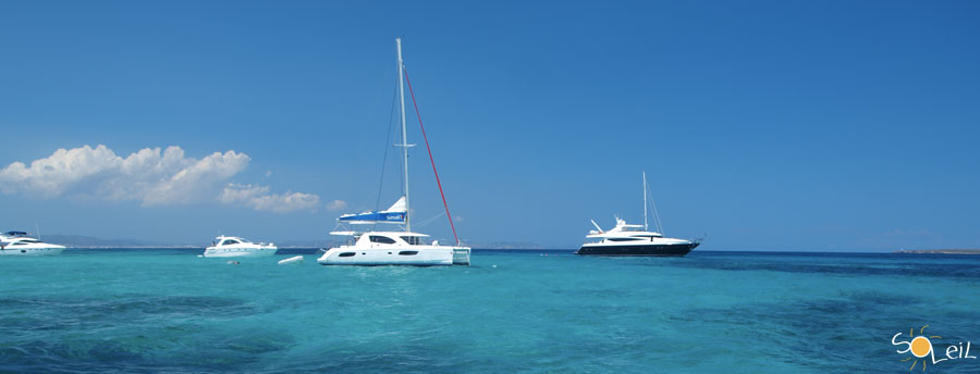 noleggia un catamarano o una barca a vela alle Baleari